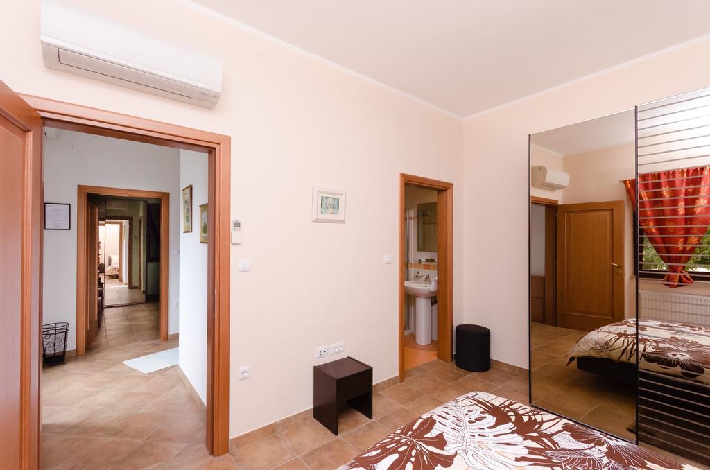Apartments Milan Медвежа Экстерьер фото